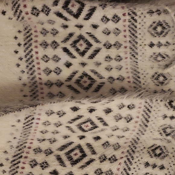 Wrap sweater by Cupcakes and cashmere - Picture 2 of 5